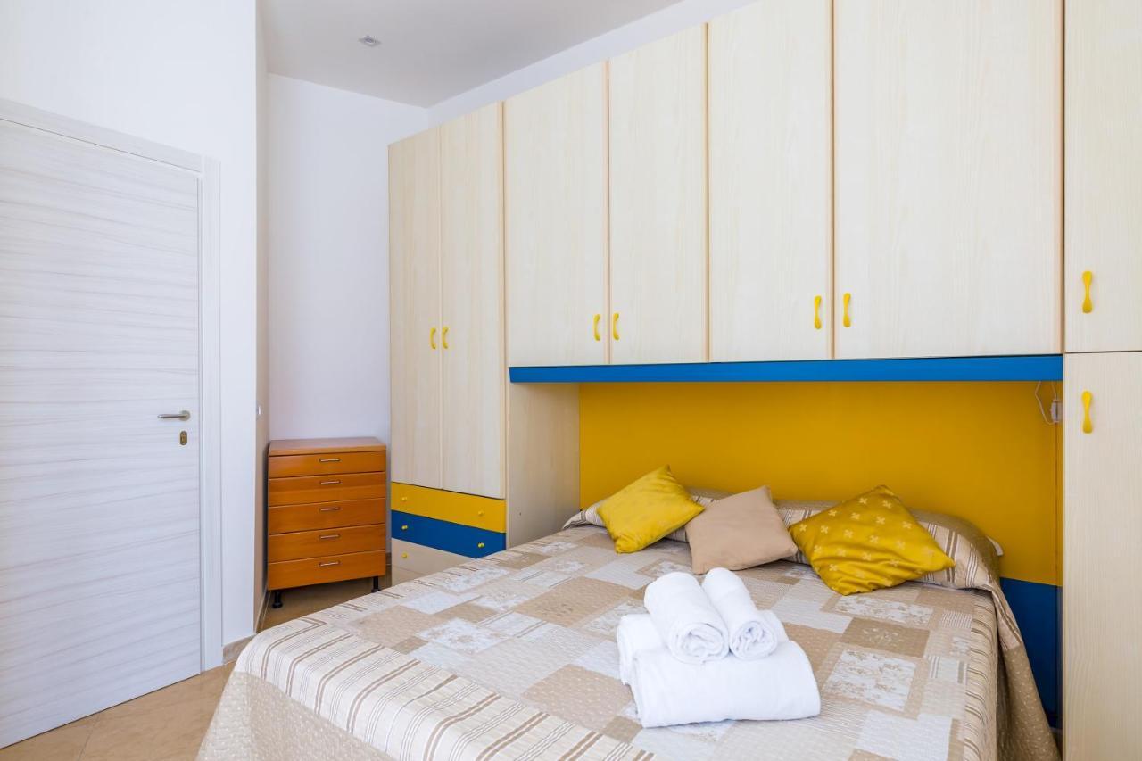 Rione Emanuele III - 4 Bedroom Apartment Naples Luaran gambar