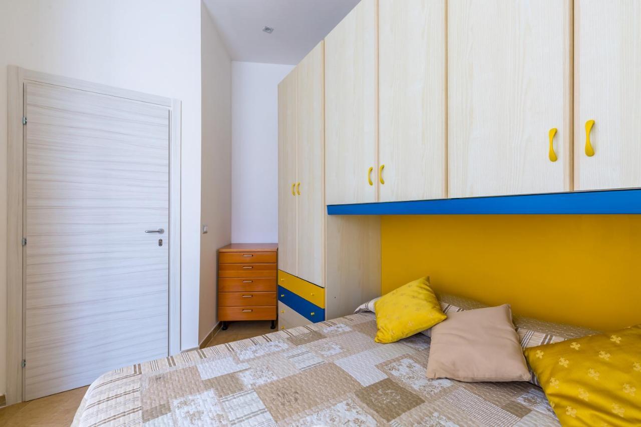 Rione Emanuele III - 4 Bedroom Apartment Naples Luaran gambar