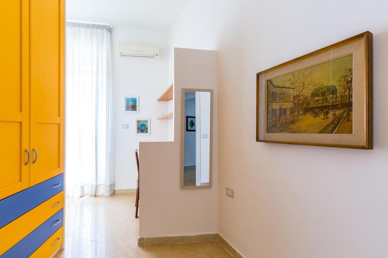 Rione Emanuele III - 4 Bedroom Apartment Naples Luaran gambar